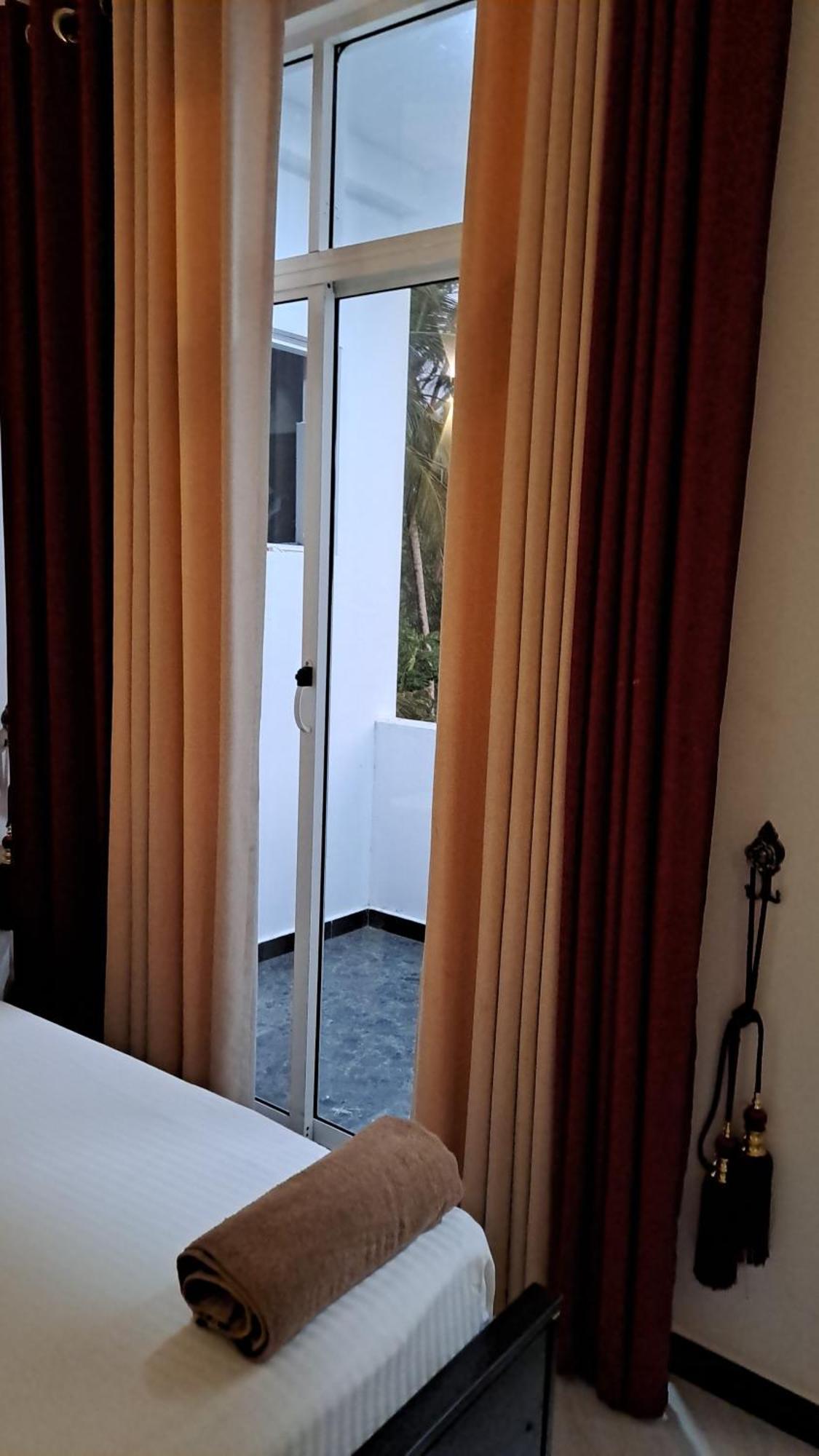 Concey Transit Hotel Airport View كاتوناياكى المظهر الخارجي الصورة